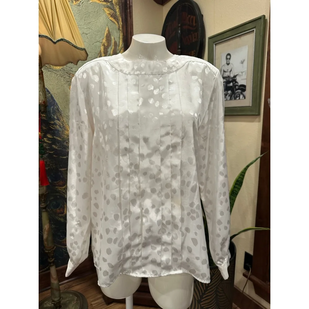 The Villager Liz Claiborne White Jacquard Satin Blouse Medium